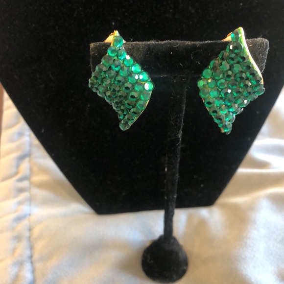 Emerald Green Austrian Crystal Vintage Clip on Earrings-Boutique - Picture 2 of 4